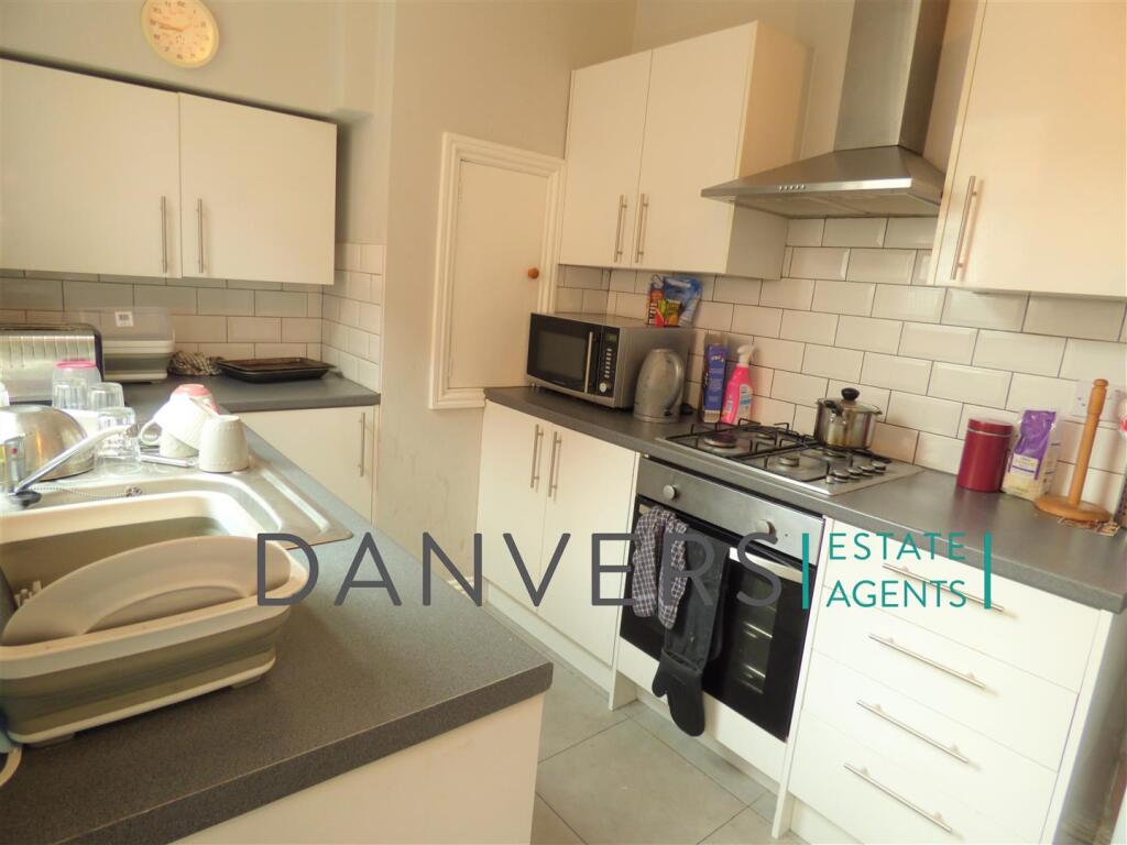 3 bed Mid Terraced House for rent in Stoughton. From Danvers Estate Agents - Leicester