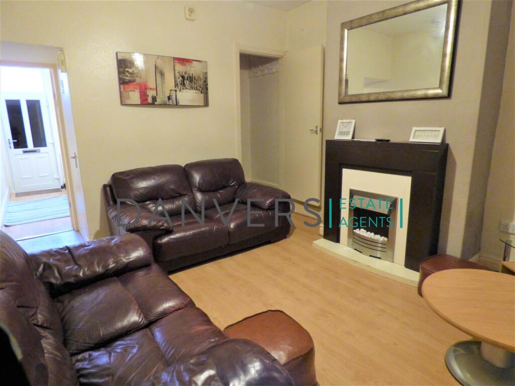 4 bed Mid Terraced House for rent in Stoughton. From Danvers Estate Agents - Leicester