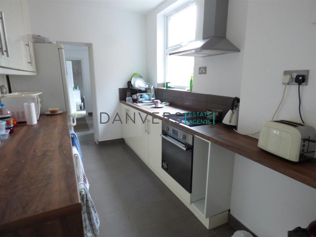 4 bed Mid Terraced House for rent in Stoughton. From Danvers Estate Agents - Leicester