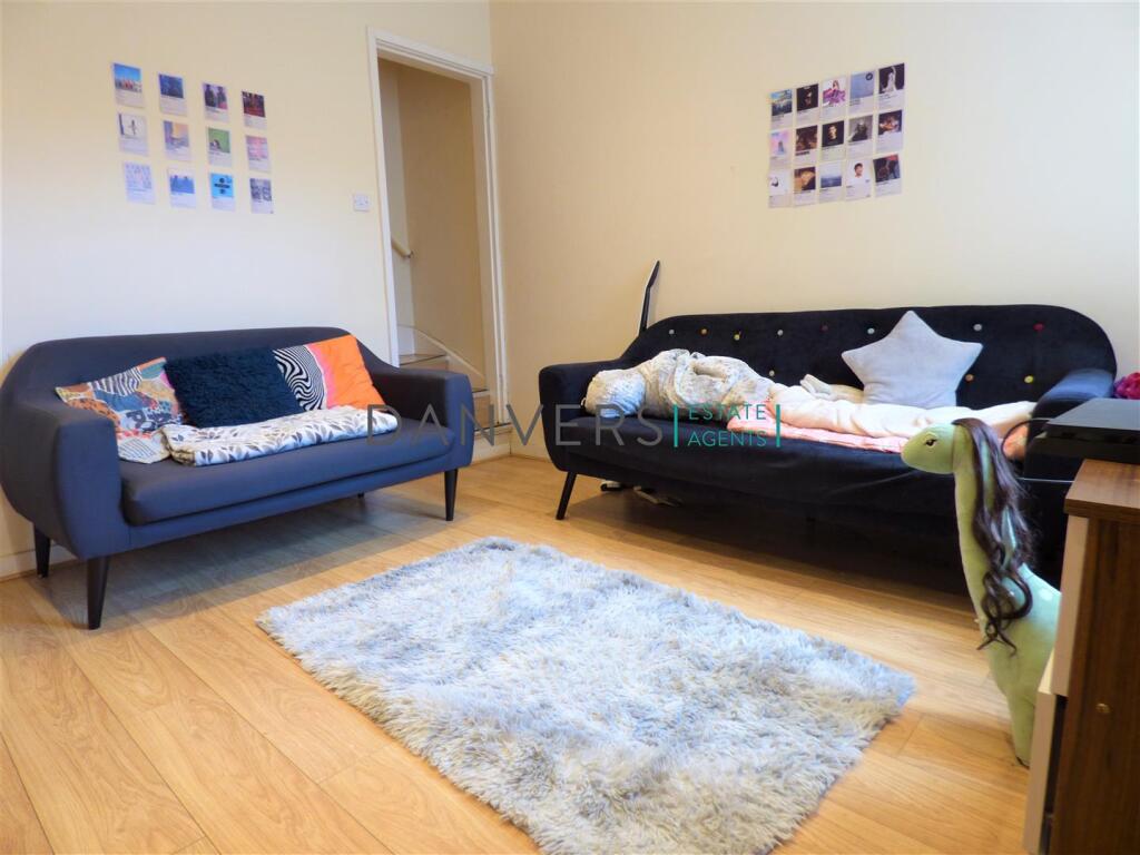 4 bed Mid Terraced House for rent in Stoughton. From Danvers Estate Agents - Leicester