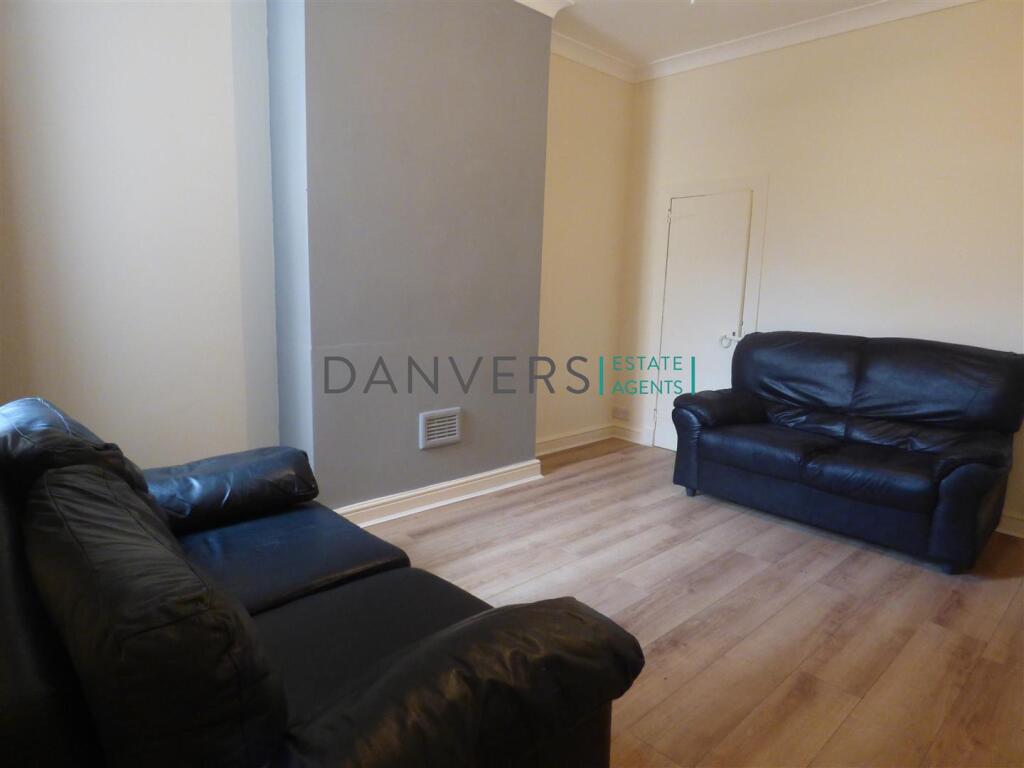 4 bed Mid Terraced House for rent in Stoughton. From Danvers Estate Agents - Leicester