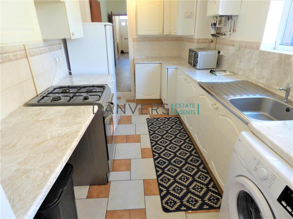 4 bed Mid Terraced House for rent in Leicester. From Danvers Estate Agents - Leicester