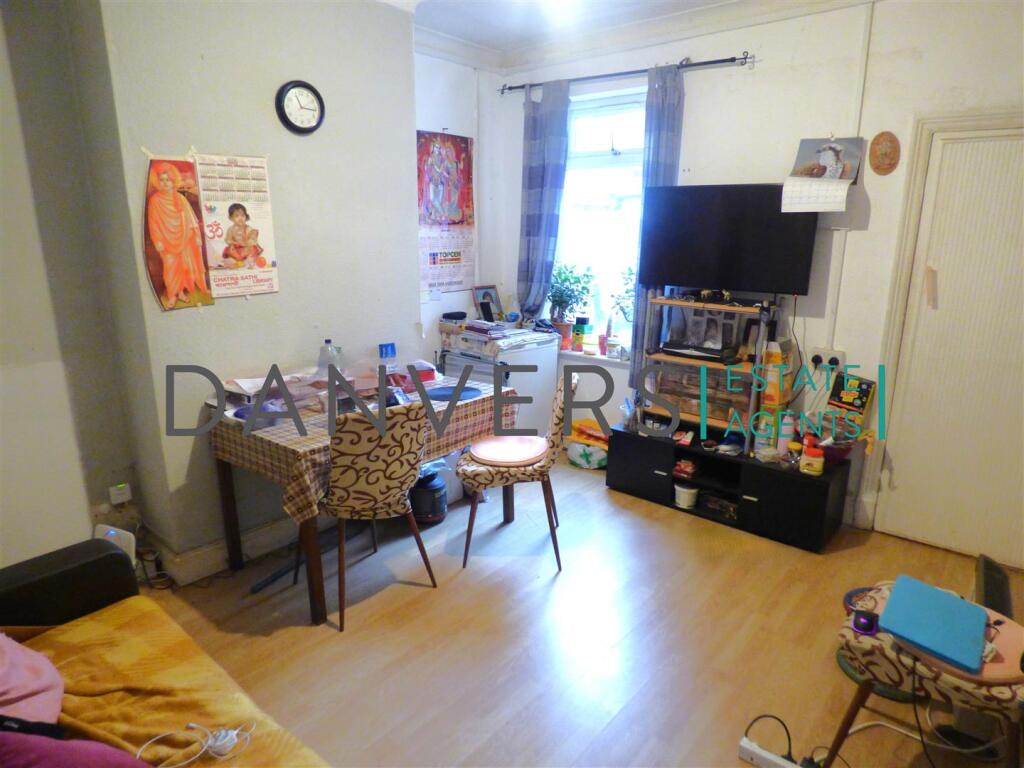 3 bed Mid Terraced House for rent in Leicester. From Danvers Estate Agents - Leicester