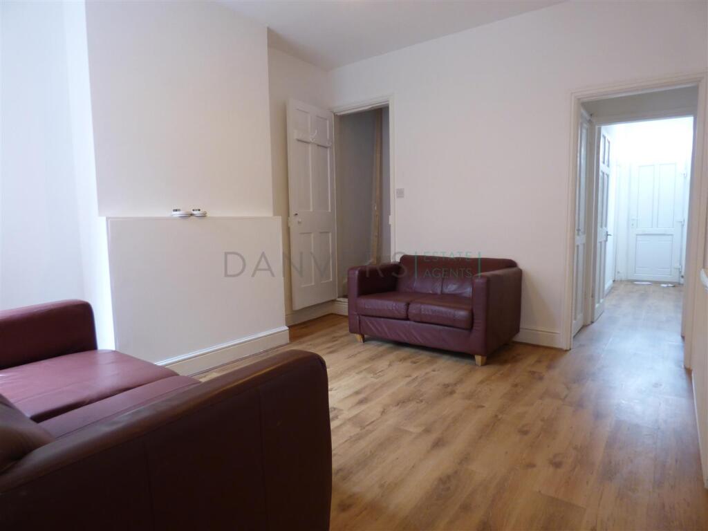2 bed Mid Terraced House for rent in Stoughton. From Danvers Estate Agents - Leicester