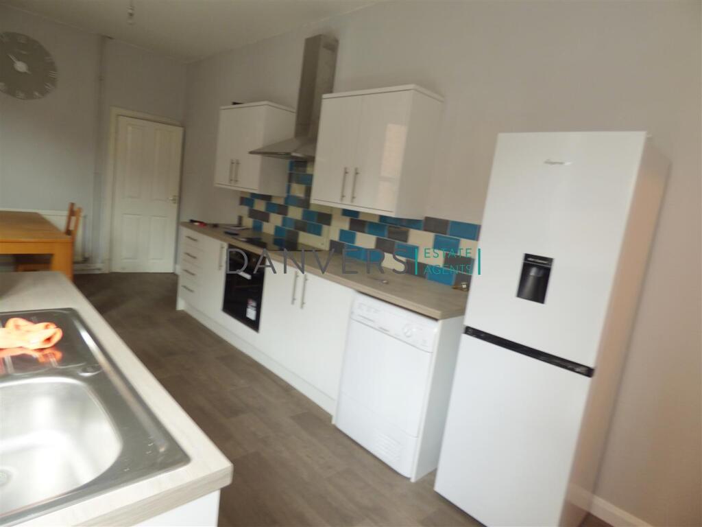 4 bed End of Terrace for rent in Leicester. From Danvers Estate Agents - Leicester