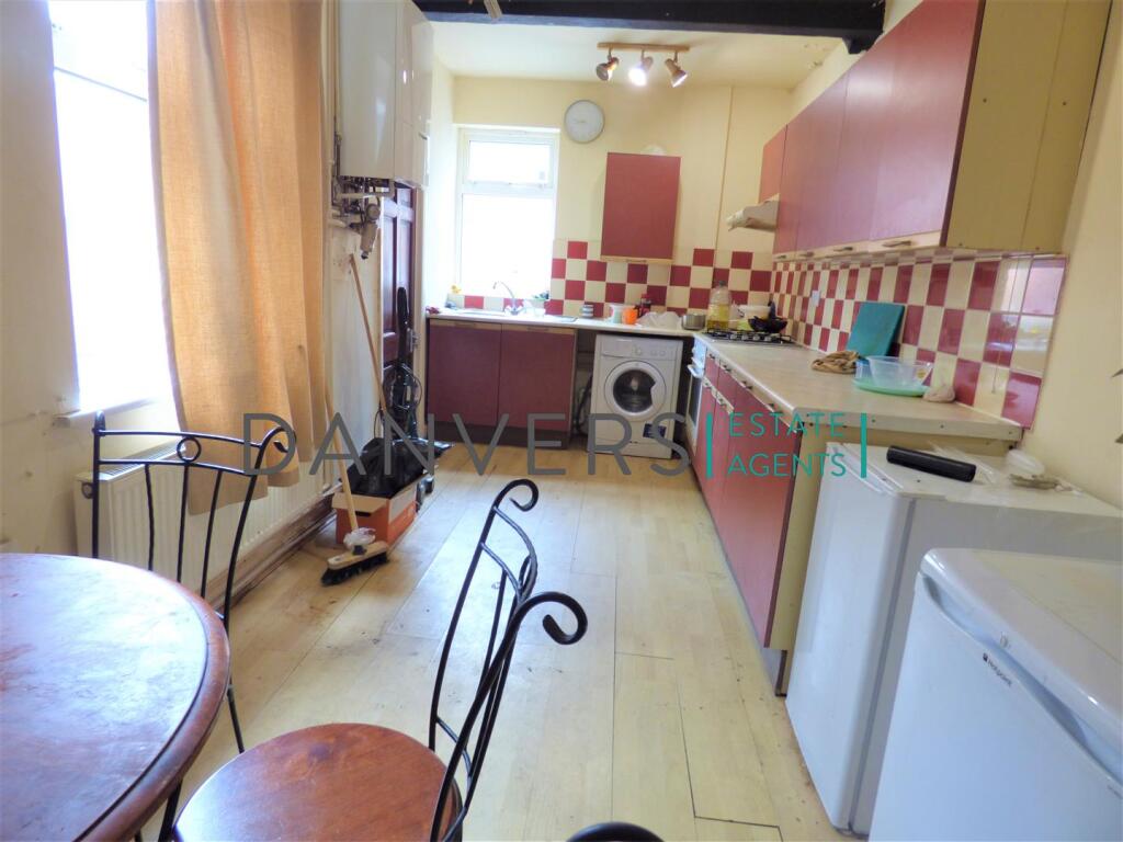 4 bed Mid Terraced House for rent in Leicester Forest East. From Danvers Estate Agents - Leicester