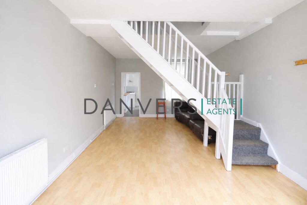 3 bed Mid Terraced House for rent in Leicester. From Danvers Estate Agents - Leicester