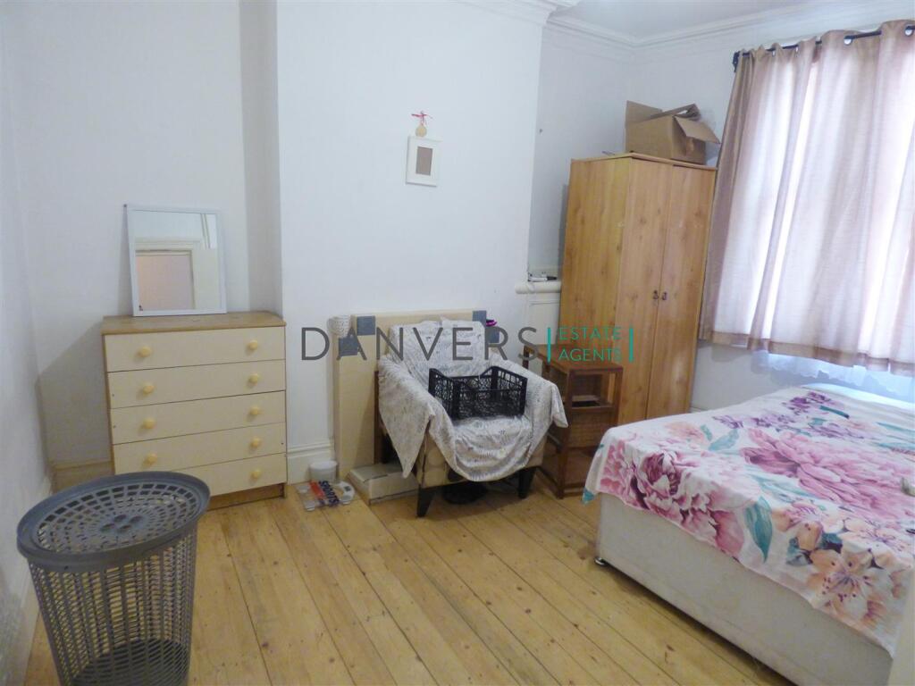 4 bed Mid Terraced House for rent in Leicester. From Danvers Estate Agents - Leicester