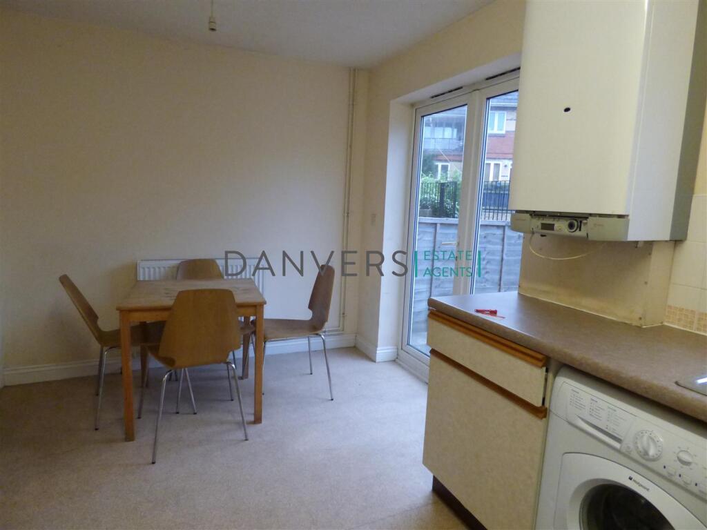 2 bed Town House for rent in Stoughton. From Danvers Estate Agents - Leicester