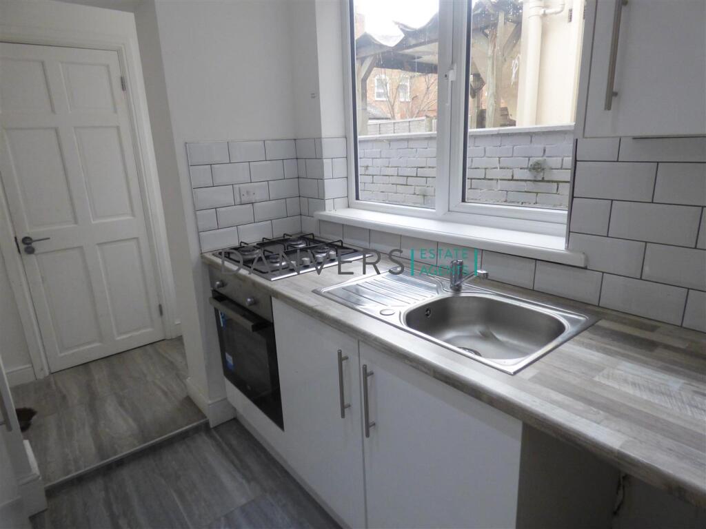 3 bed Mid Terraced House for rent in Leicester. From Danvers Estate Agents - Leicester
