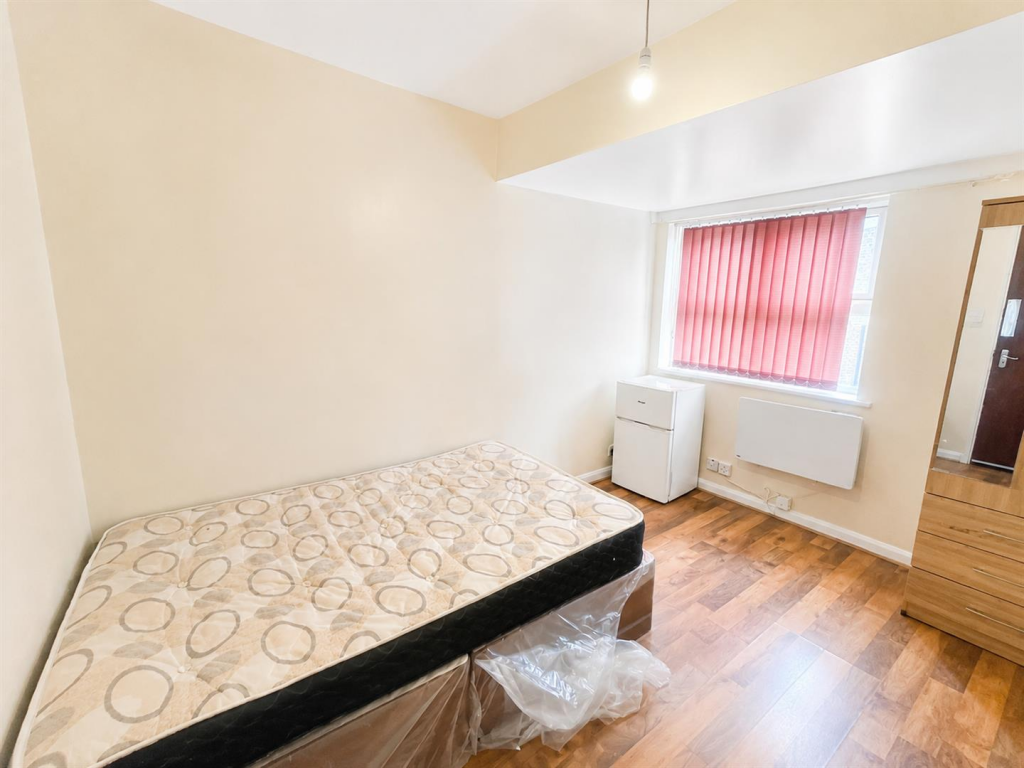 1 bed Mid Terraced House for rent in Leicester. From Danvers Estate Agents - Leicester