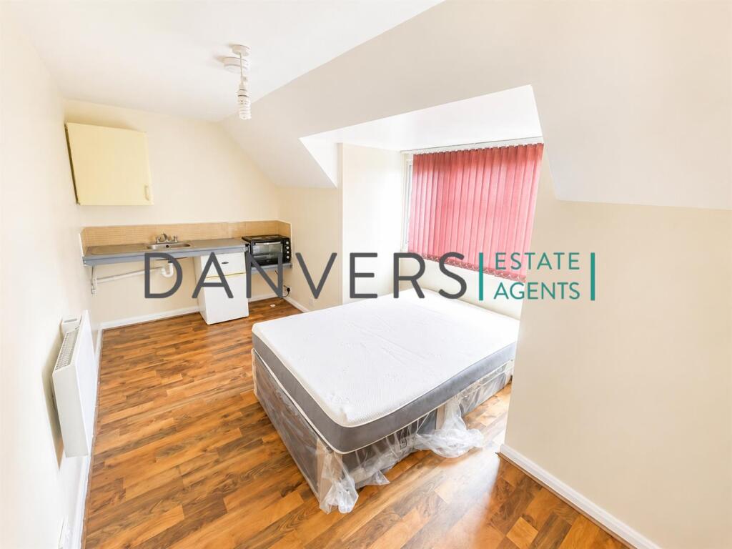 1 bed Mid Terraced House for rent in Leicester. From Danvers Estate Agents - Leicester
