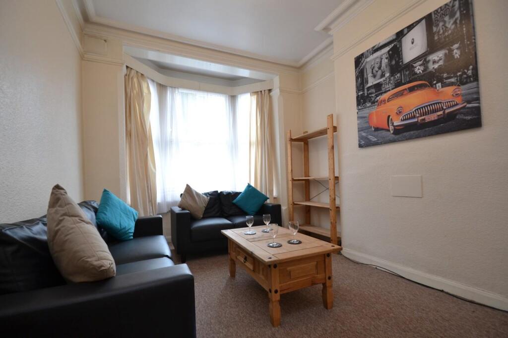 6 bed Mid Terraced House for rent in Leicester. From Danvers Estate Agents - Leicester