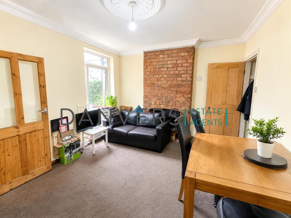 4 bed Mid Terraced House for rent in Leicester Forest East. From Danvers Estate Agents - Leicester