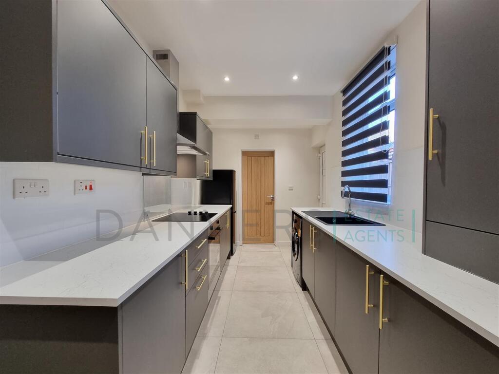 4 bed Mid Terraced House for rent in Stoughton. From Danvers Estate Agents - Leicester