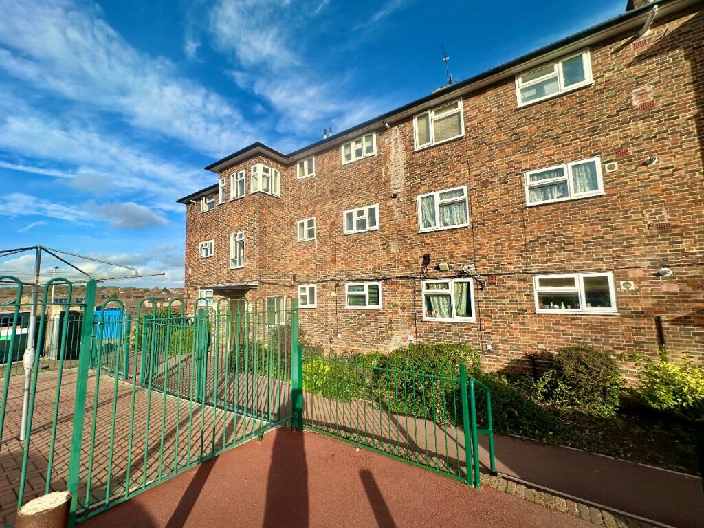 1 bed Apartment for rent in Romford. From Delaney's - Harold Wood