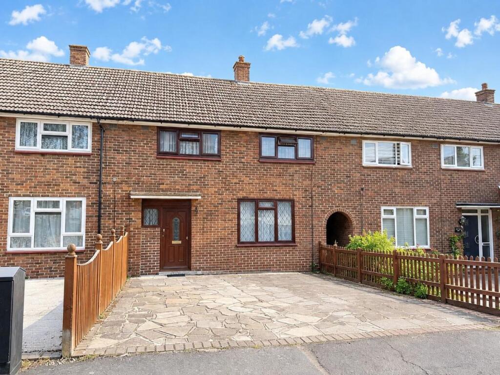 3 bed Mid Terraced House for rent in Romford. From Delaney's - Harold Wood 3 bed Mid Terraced House for rent in Romford. From Delaney's - Harold Wood