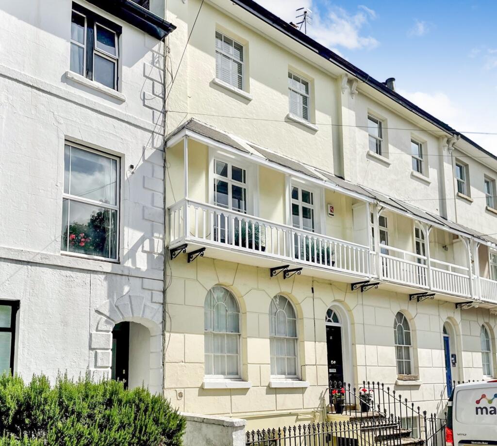 2 bed 1st Floor Flat for rent in Tunbridge Wells. From Clarendons - Surrey & West Sussex - Sales