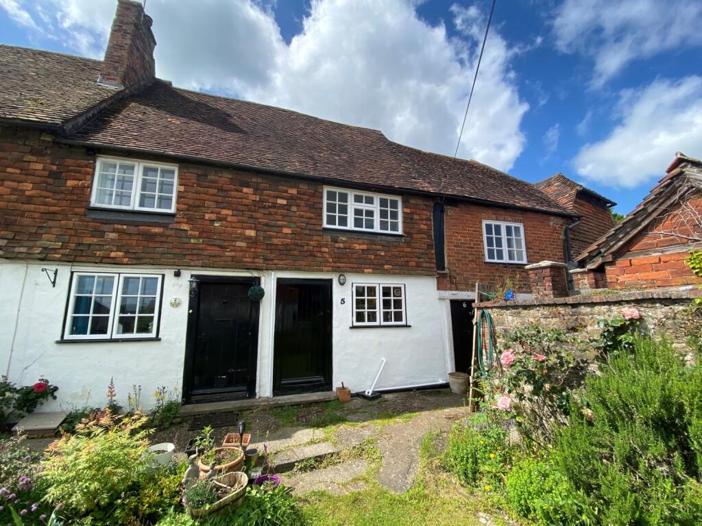 2 bed Cottage for rent in Westerham. From Clarendons - Surrey & West Sussex - Sales 2 bed Cottage for rent in Westerham. From Clarendons - Surrey & West Sussex - Sales