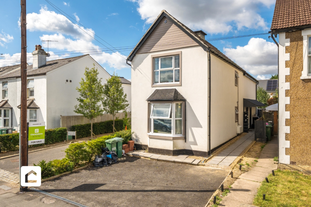 2 bed Annexe for rent in Redhill. From Clarendons - Surrey & West Sussex - Sales