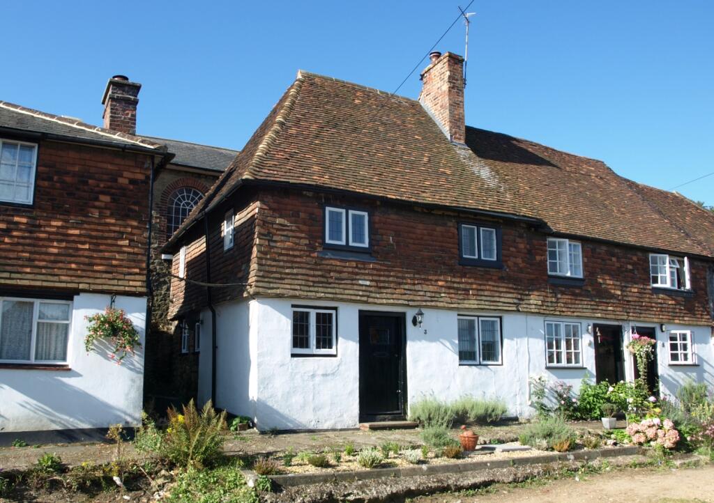 2 bed Mid Terraced House for rent in Westerham. From Clarendons - Surrey & West Sussex - Sales