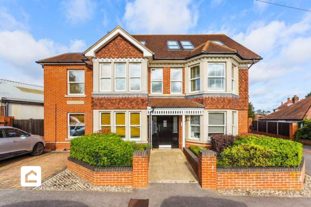 2 bed Apartment for rent in Wallington. From Clarendons - Surrey & West Sussex - Sales