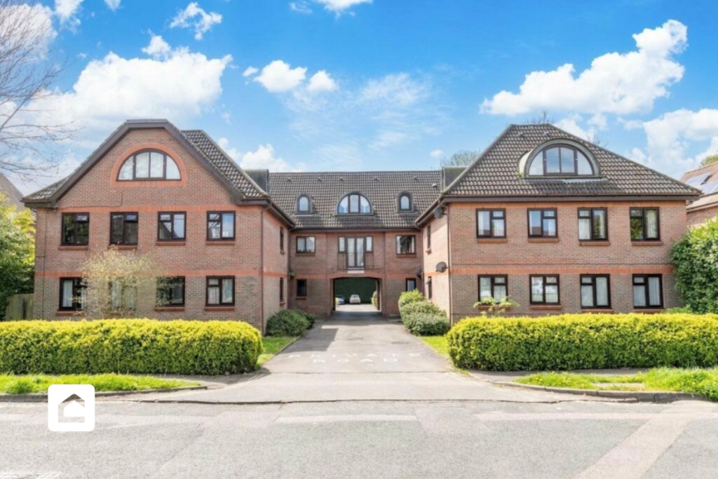 2 bed 1st Floor Flat for rent in Pease Pottage. From Clarendons - Surrey & West Sussex - Sales