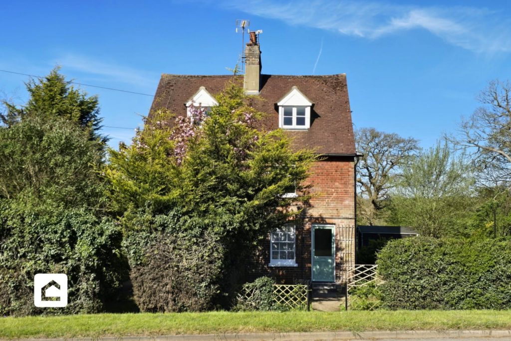 3 bed Semi Detached for rent in Tatsfield. From Clarendons - Surrey & West Sussex - Sales