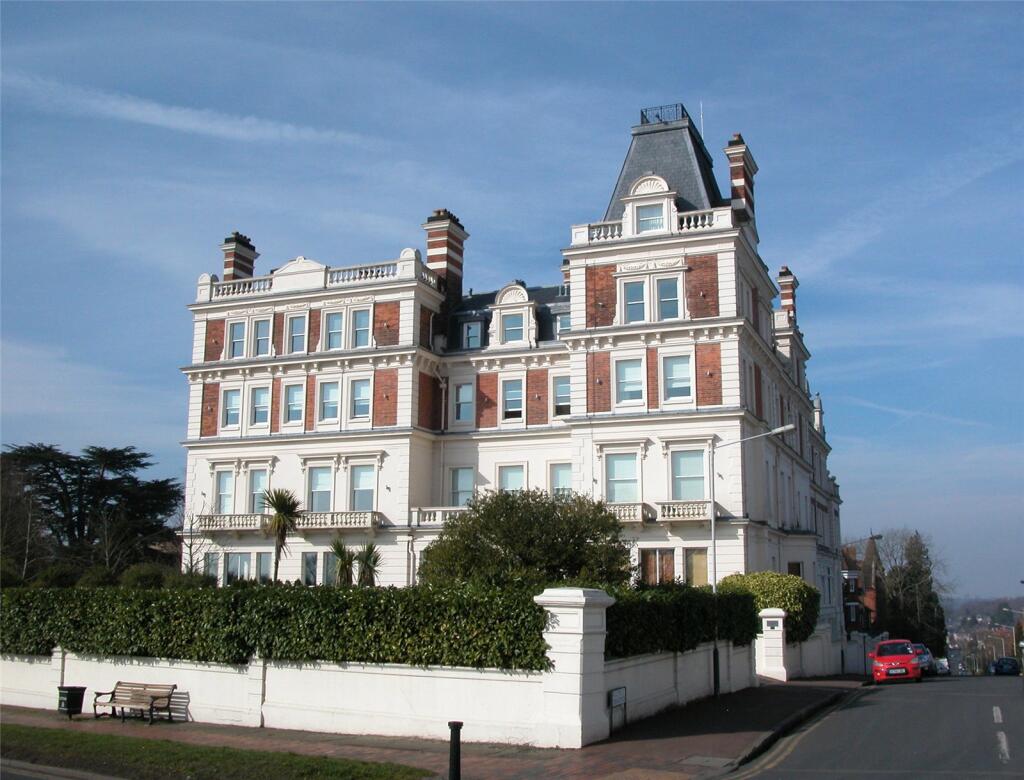 1 bed 1st Floor Flat for rent in Rusthall. From Clarendons - Surrey & West Sussex - Sales