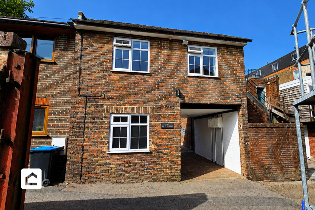 1 bed Semi Detached for rent in Caterham. From Clarendons - Surrey & West Sussex - Sales 1 bed Semi Detached for rent in Caterham. From Clarendons - Surrey & West Sussex - Sales