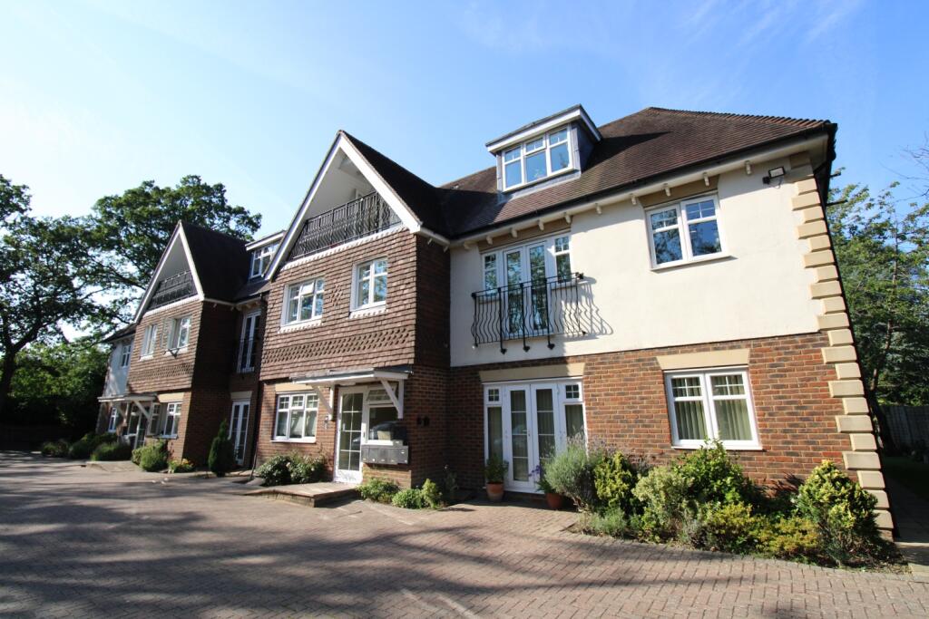 2 bed Apartment for rent in Crawley. From Clarendons - Surrey & West Sussex - Sales 2 bed Apartment for rent in Crawley. From Clarendons - Surrey & West Sussex - Sales
