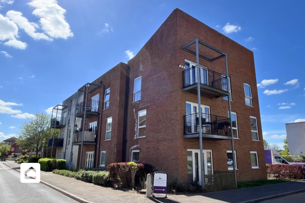 2 bed Apartment for rent in South Merstham. From Clarendons - Surrey & West Sussex - Sales