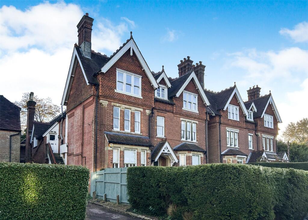 3 bed 1st Floor Flat for rent in Rusthall. From Clarendons - Surrey & West Sussex - Sales
