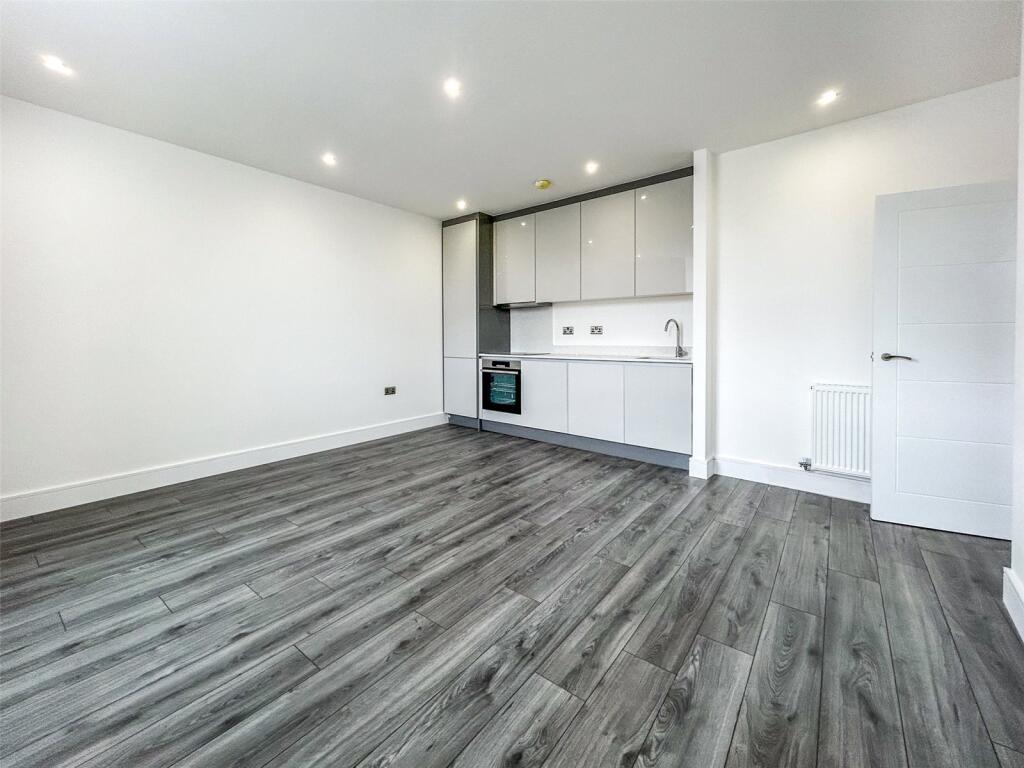 1 bed 1st Floor Flat for rent in Tunbridge Wells. From Clarendons - Surrey & West Sussex - Sales