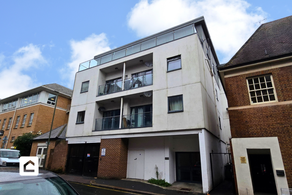 2 bed 1st Floor Flat for rent in Redhill. From Clarendons - Surrey & West Sussex - Sales 2 bed 1st Floor Flat for rent in Redhill. From Clarendons - Surrey & West Sussex - Sales