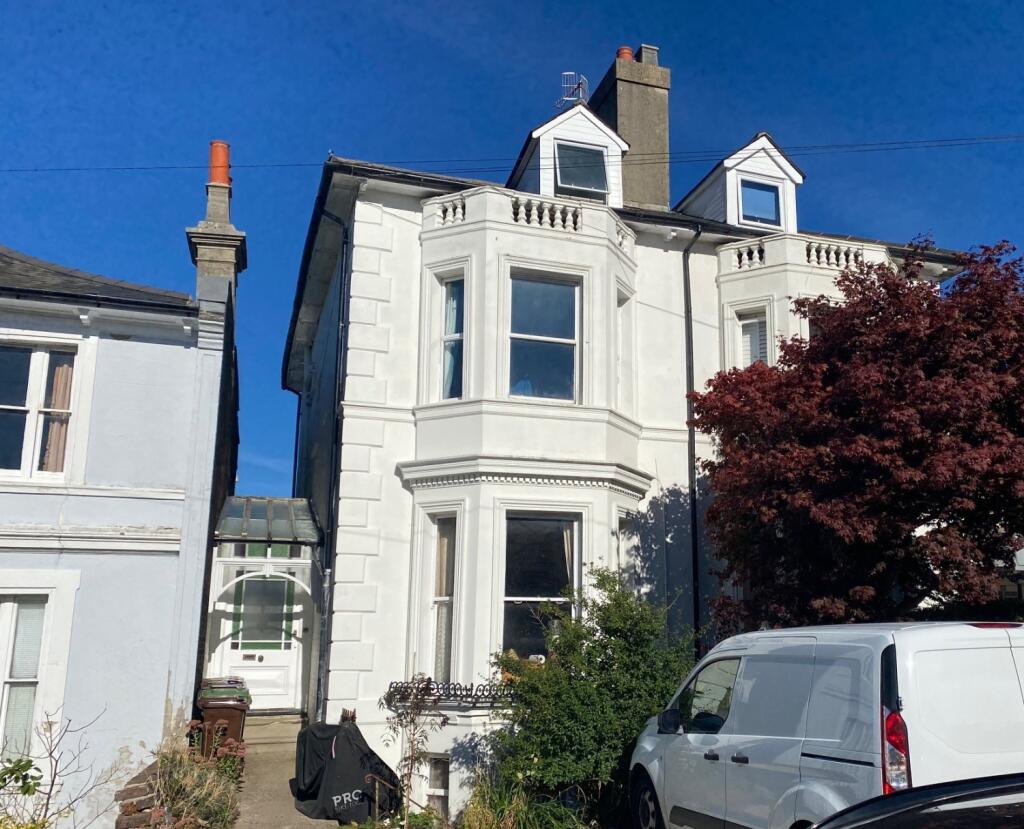 2 bed Annexe for rent in Tunbridge Wells. From Clarendons - Surrey & West Sussex - Sales