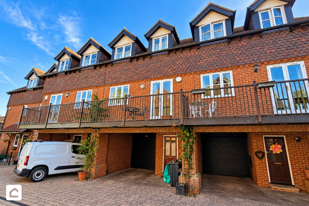 3 bed Detached for rent in Westerham. From Clarendons - Surrey & West Sussex - Sales 3 bed Detached for rent in Westerham. From Clarendons - Surrey & West Sussex - Sales