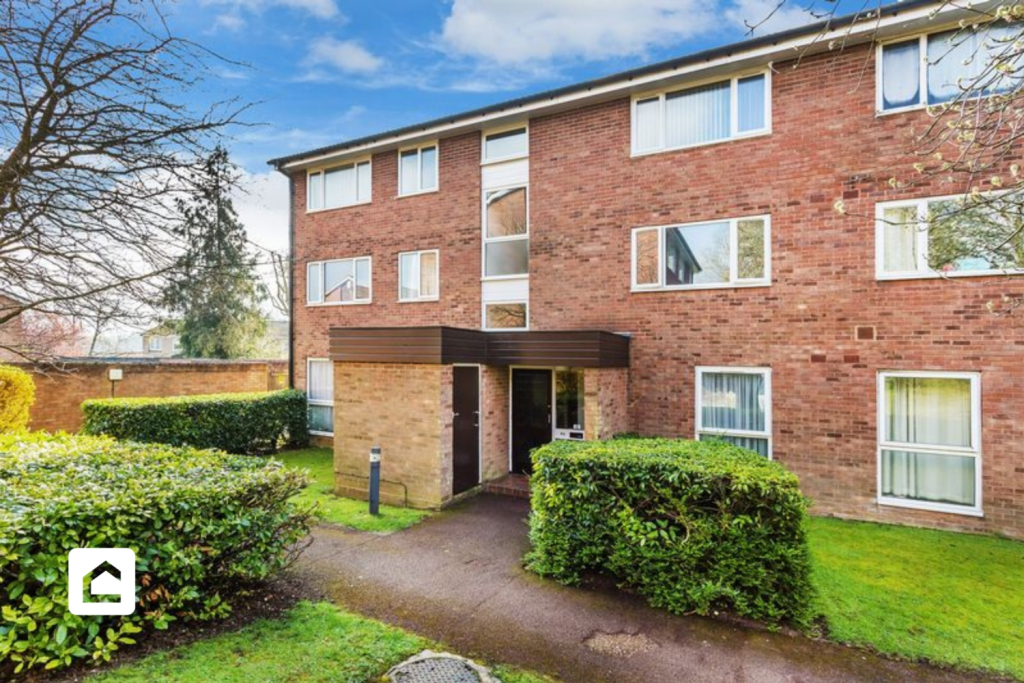 1 bed 1st Floor Flat for rent in Farleigh. From Clarendons - Surrey & West Sussex - Sales