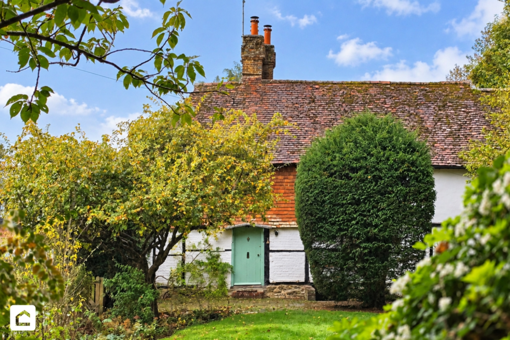 3 bed Detached for rent in Westerham. From Clarendons - Surrey & West Sussex - Sales 3 bed Detached for rent in Westerham. From Clarendons - Surrey & West Sussex - Sales