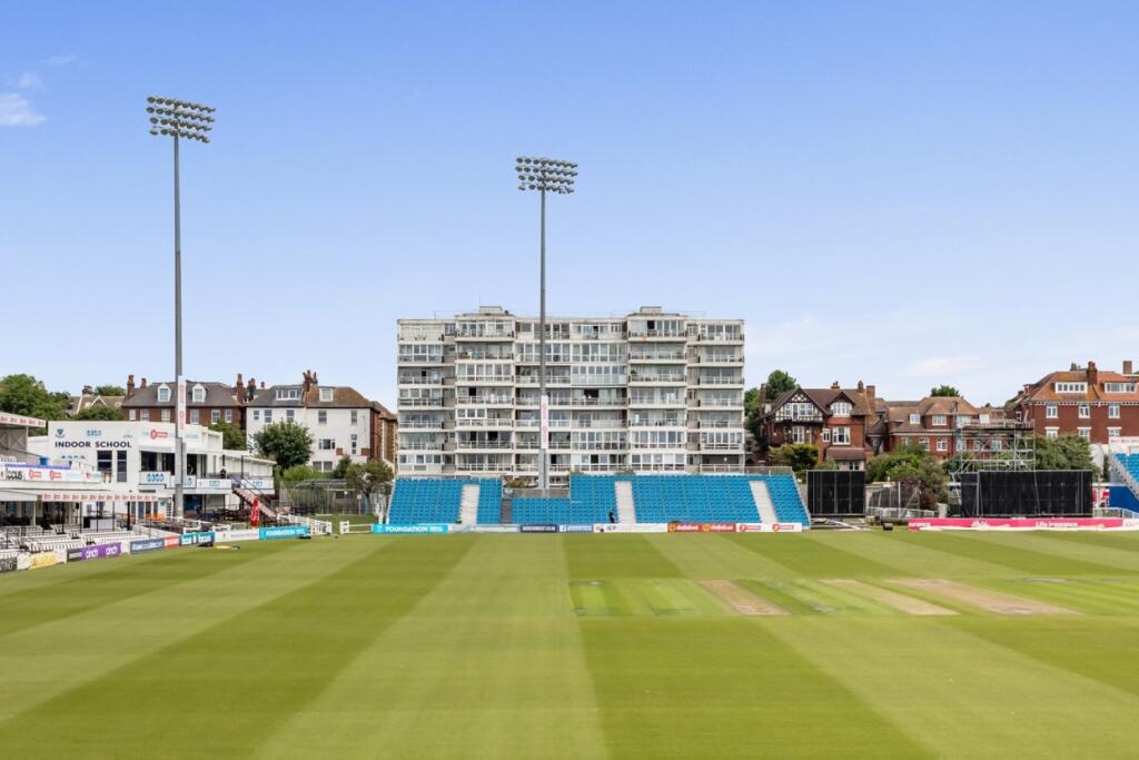 2 bed 1st Floor Flat for rent in Brighton and Hove. From Clifford Sales & Lettings - Hove