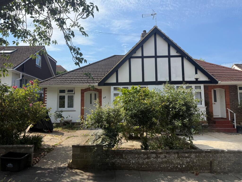 2 bed Bungalow for rent in Portslade-by-Sea. From Clifford Sales & Lettings - Hove 2 bed Bungalow for rent in Portslade-by-Sea. From Clifford Sales & Lettings - Hove