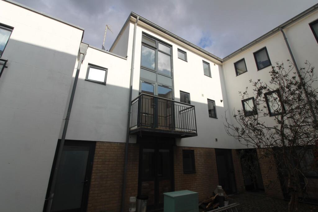 2 bed Mid Terraced House for rent in Brighton and Hove. From Clifford Sales & Lettings - Hove 2 bed Mid Terraced House for rent in Brighton and Hove. From Clifford Sales & Lettings - Hove