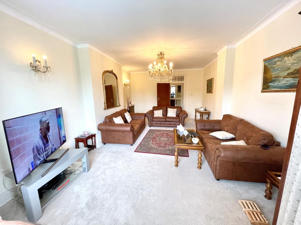 4 bed Flat for rent in London. From DH Lumsden Residential