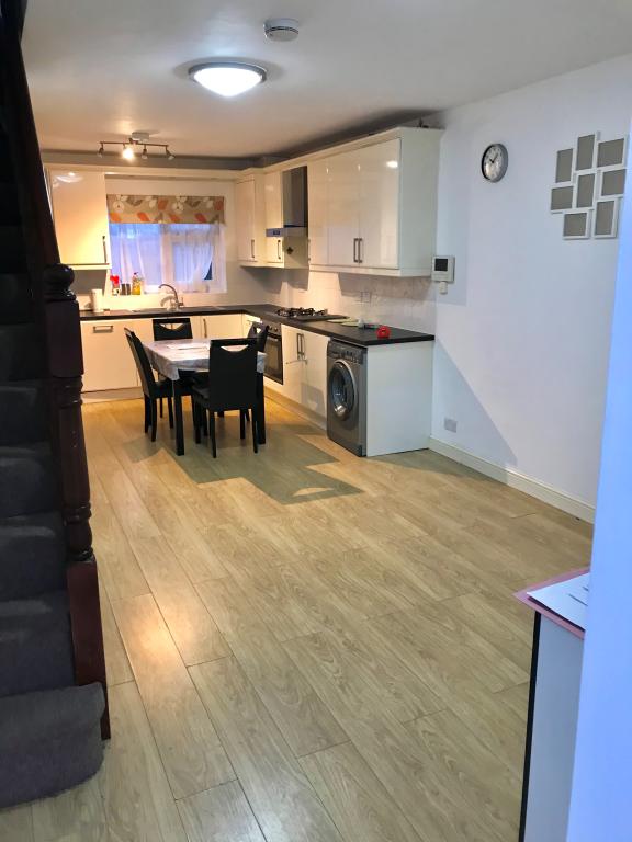 2 bed End Terraced House for rent in Greenford. From DH Lumsden Residential