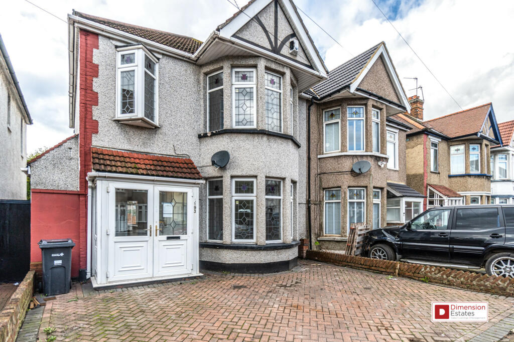 4 bed Mid Terraced House for rent in Wanstead. From Dimension Estates - London