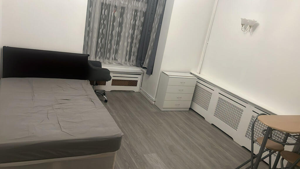 1 bed Mid Terraced House for rent in London. From Dimension Estates - London