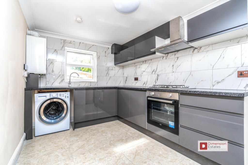 3 bed 1st Floor Flat for rent in Hackney. From Dimension Estates - London
