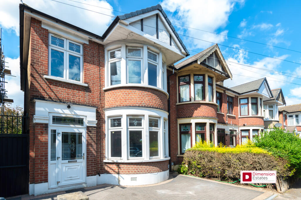 4 bed Mid Terraced House for rent in Ilford. From Dimension Estates - London