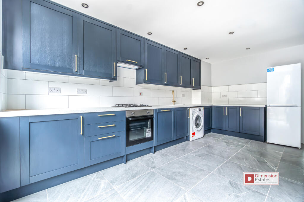 4 bed Town House for rent in Hackney. From Dimension Estates - London