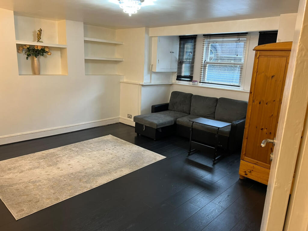 2 bed 1st Floor Flat for rent in Stoke Newington. From Dimension Estates - London 2 bed 1st Floor Flat for rent in Stoke Newington. From Dimension Estates - London
